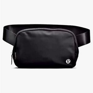 Lululemon Everywhere Belt Bag